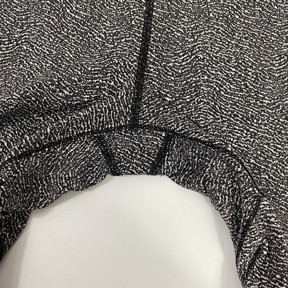 Lululemon Run It Out Tight Power Luxtreme Ripple Jacquard Black White SZ 8 - Picture 5 of 10